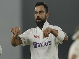 Ind Vs ENG: बल्लेबाजी कर रहे थे कोहली तभी बीच मैदान में पहुंचा फैन, कप्तान ने दिया ऐसा रिएक्शन..देखें Video Ind Vs ENG: बल्लेबाजी कर रहे थे कोहली तभी बीच मैदान में पहुंचा फैन, कप्तान ने दिया ऐसा रिएक्शन..देखें Video