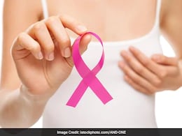 बिना किसी लक्षण के भी हो सकता है ब्रेस्ट कैंसर, सेल्फ एग्जामिनेशन और स्क्रीनिंग जरूरी : एक्सपर्ट्स बिना किसी लक्षण के भी हो सकता है ब्रेस्ट कैंसर, सेल्फ एग्जामिनेशन और स्क्रीनिंग जरूरी : एक्सपर्ट्स