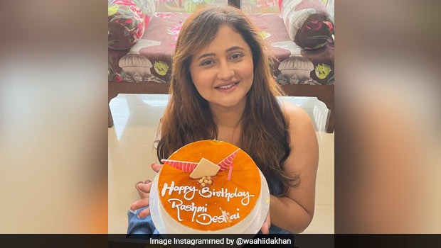 Rashami Desai Celebrates Birthday In Mumbai With Two Delicious Cakes! (See Pics)