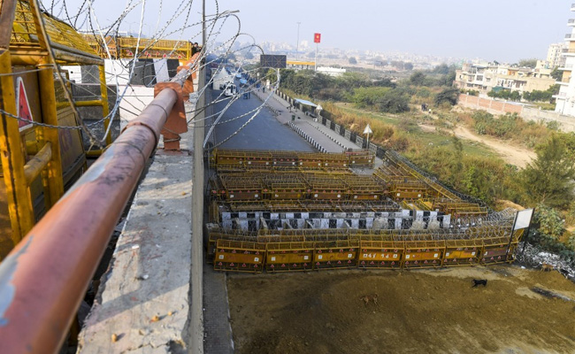 विदेशी आलोचना तेज होने के बीच प्रधानमंत्री नरेंद्र मोदी की साख पर संकट