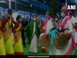 Viral Video: ममता बनर्जी ने सामूहिक विवाह समारोह में किया जमकर डांस, खूब देखा जा रहा वीडियो Viral Video: ममता बनर्जी ने सामूहिक विवाह समारोह में किया जमकर डांस, खूब देखा जा रहा वीडियो