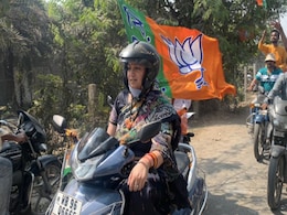 पश्चिम बंगाल की चुनावी लड़ाई सड़क पर, ममता के बाद अब स्मृति ईरानी दिखीं स्कूटी पर सवार पश्चिम बंगाल की चुनावी लड़ाई सड़क पर, ममता के बाद अब स्मृति ईरानी दिखीं स्कूटी पर सवार