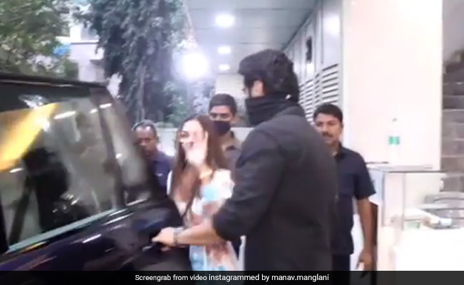 मलाइका अरोड़ा का यूं ख्याल रखते नजर आए अर्जुन कपूर, Video जीत रहा है फैन्स का दिल