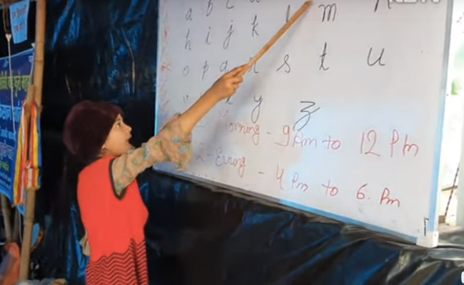 गाजीपुर बॉर्डर पर चलाई जा रही है पाठशाला, आंदोलन में आए कूड़ा बीनने वाले बच्चों को मिल रही है शिक्षा