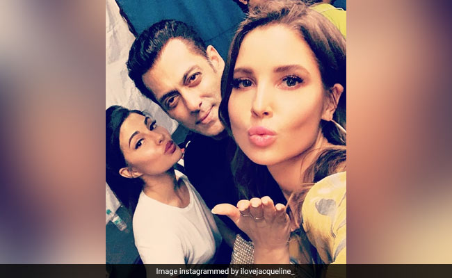 Amanda Cerny ने किया किसान आंदोलन का समर्थन तो यूजर बोला 'बॉलीवुड में हो गई हो बैन' तो यूं दिया जवाब