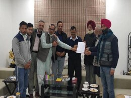 दिल्ली : संयुक्त किसान मोर्चा के नेता सीएम अरविंद केजरीवाल से मिले दिल्ली : संयुक्त किसान मोर्चा के नेता सीएम अरविंद केजरीवाल से मिले