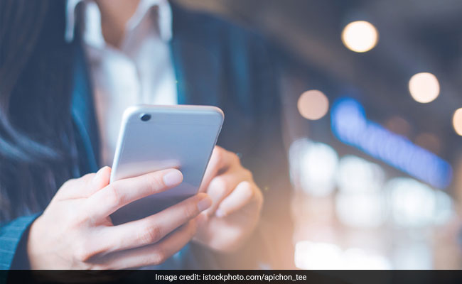 लोगों ने शेयर किए मोबाइल की कॉन्टैक्ट लिस्ट में सेव अजीबोगरीब और मजाकिया नाम, पढ़कर हो जाएंगे लोटपोट