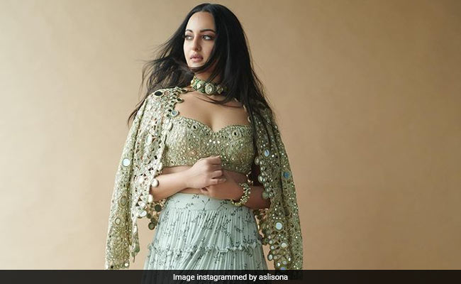 Sonakshi Sinha Looks Like a Dream In This Fusion Ethnic Outfit