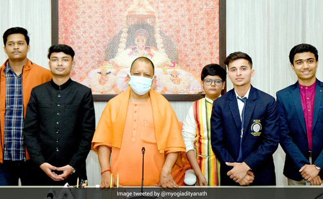 Yogi Adityanath Honours <i>Rashtriya Bal Puraskar</i> Awardees From UP