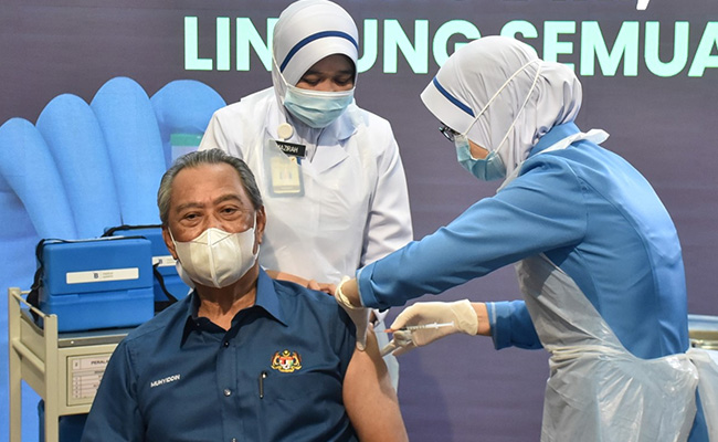 Malaysia Launches COVID-19 Vaccination Drive, PM Receives First Shot