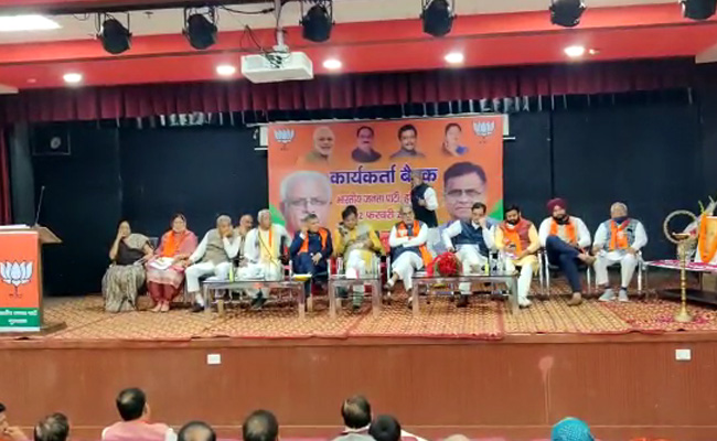 'कृषि कानूनों पर किसानों को कैसे भ्रमित किया जाए...': हरियाणा के BJP वर्कर ने बैठक में पूछा