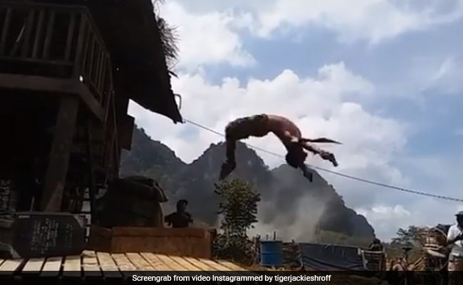 Tiger Shroff ने बैक फ्लिप मार यूं शूट किया एक्शन सीन, Video देख दिशा पटानी की बहन बोलीं- परफेक्शन...