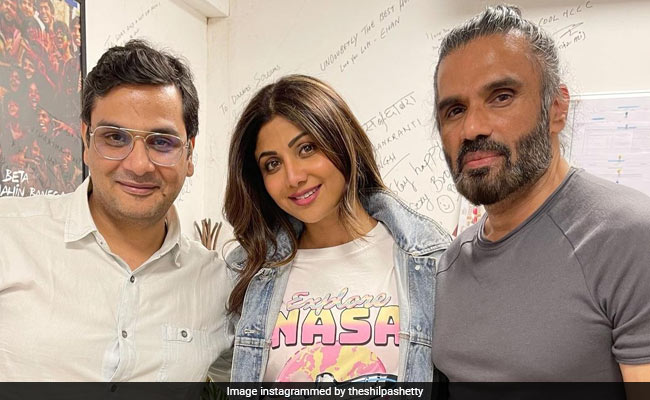 Shilpa Shetty's Pic With <i>Dhadkan</i> Co-Star Suniel Shetty Gets A Whole Lot Of Love On The Internet