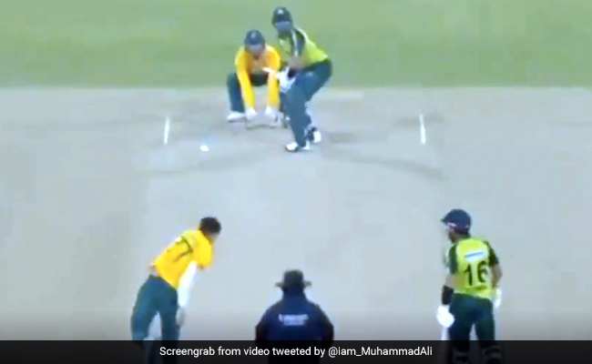 Pak Vs SA: अजीबोगरीब तरह से Run-Out हुए बाबर आजम, फिर गेंदबाज ने ऐसे मनाया जश्न - देखें Video