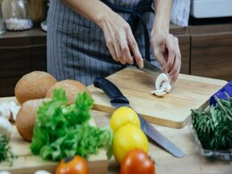 Top Foods For Overall Health: वो 5 फूड्स जो हर किसी की रसोई में हैं मौजूद, फिजिकली और मेंटली दोनों तरह से फिट रखने के लिए कमाल Top Foods For Overall Health: वो 5 फूड्स जो हर किसी की रसोई में हैं मौजूद, फिजिकली और मेंटली दोनों तरह से फिट रखने के लिए कमाल