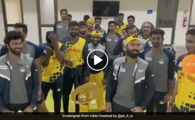 After winning the Syed Ali T20 title, dancing took place in the dressing room, Dinesh Karthik also showed his Skills Watch video