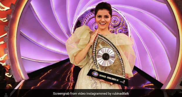 Bigg Boss 14 Winner Rubina Dilaik Cuts Trophy-Shaped Cake At Her Homecoming Party (See Pics)