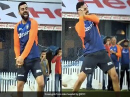 Ind Vs Eng: Virat Kohli ने प्रैक्टिस के दौरान Dhoni की तरह खेला हेलीकॉप्टर शॉट और फिर... देखें Video Ind Vs Eng: Virat Kohli ने प्रैक्टिस के दौरान Dhoni की तरह खेला हेलीकॉप्टर शॉट और फिर... देखें Video