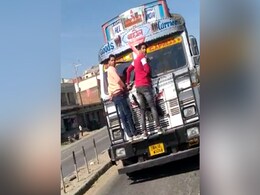 मध्य प्रदेश : दोपहिया सवारों को एक किलोमीटर तक घसीटता ले गया ट्रक ड्राइवर मध्य प्रदेश : दोपहिया सवारों को एक किलोमीटर तक घसीटता ले गया ट्रक ड्राइवर