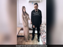 यो यो हनी सिंह और नुसरत भरूचा ने 'केयर नी करदा' गाने पर दिए जबरदस्त एक्सप्रेशंस, देखें Video यो यो हनी सिंह और नुसरत भरूचा ने 'केयर नी करदा' गाने पर दिए जबरदस्त एक्सप्रेशंस, देखें Video