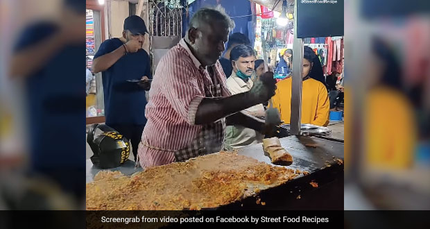 फ्लाइंग डोसा के बाद अब मुंबई के फूड स्टॉल का रजनीकांत स्टाइल डोसा हुआ वायरल