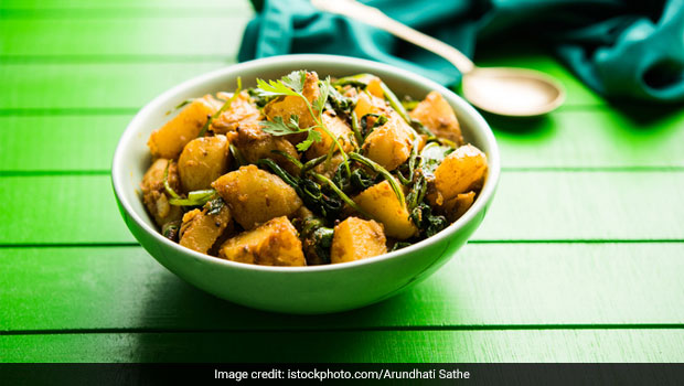 Sindhi Aloo Hare Lehsun Ki Sabzi, Also Called Thumm Patata, Is A Must-Try Dish (Recipe Inside)