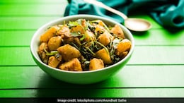 Watch: How To Make The Classic Aloo-Shimla Mirch, Dhaba-Style