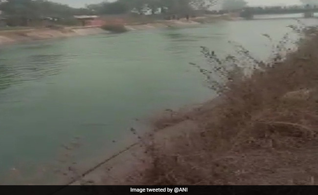 मध्यप्रदेश के सीधी जिले में नहर में गिरी बस, 48 शव बरामद, CM शिवराज ने किया मुआवजे का ऐलान