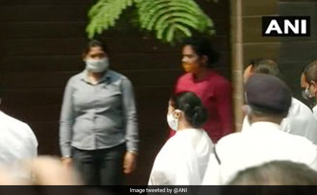 Mamata Banerjee Visits Nephew's Home Ahead Of CBI Questioning His Wife