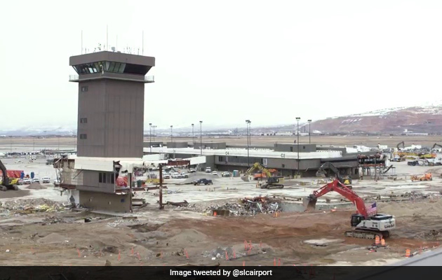 84-Foot Tower Crashes Down In Seconds At Utah Airport. Watch