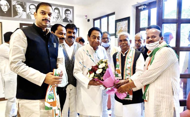 Madhya Pradesh: गोडसे समर्थक की कांग्रेस में एंट्री पर तकरार, दिग्विजय बोले- 'हम शर्मिंदा हैं'