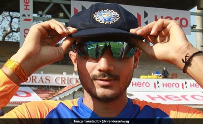 IND vs ENG: अक्षर पटेल ने टेस्ट में किया डेब्यू, तो सहवाग बोले- बस गिल्ली उड़ा देना.."