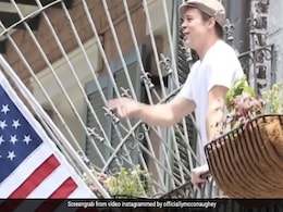 ब्रैड पिट ने एक बॉल की खातिर बालकनी से इस सुपरस्टार को फेंकी Beer की केन और फिर...देखें Video ब्रैड पिट ने एक बॉल की खातिर बालकनी से इस सुपरस्टार को फेंकी Beer की केन और फिर...देखें Video