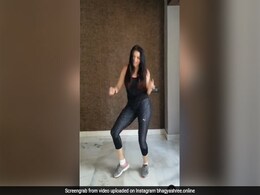 Bhagyashree जिम वियर्स में ही करने लगीं ताबड़तोड़ डांस, देखें शानदार Video Bhagyashree जिम वियर्स में ही करने लगीं ताबड़तोड़ डांस, देखें शानदार Video