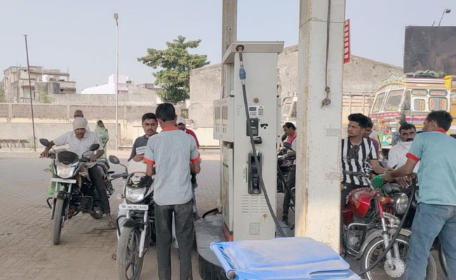 राजस्थान में नॉर्मल पेट्रोल 100 रुपये पार, मध्य प्रदेश में भी शतक के करीब