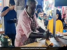 शख्स ने 'रजनीकांत' स्टाइल में बनाया डोसा, मशीन की तरह हाथ चलाकर ऐसे लगाई प्लेट - देखें Viral Video शख्स ने 'रजनीकांत' स्टाइल में बनाया डोसा, मशीन की तरह हाथ चलाकर ऐसे लगाई प्लेट - देखें Viral Video