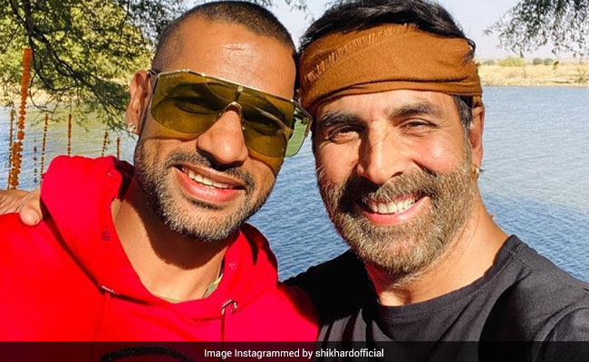 शिखर धवन ने Akshay Kumar के साथ तस्वीर की शेयर, बोले- आपसे मिलकर मजा आता है पाजी..'