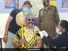 यमराज बनकर COVID-19 वैक्सीन लगवाने पहुंचा पुलिसवाला, लोगों को दिया यह खास संदेश - देखें Photos यमराज बनकर COVID-19 वैक्सीन लगवाने पहुंचा पुलिसवाला, लोगों को दिया यह खास संदेश - देखें Photos