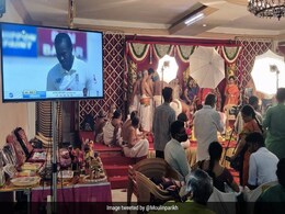 Ind Vs Eng: मंडप के पास दूल्हा-दुल्हन ने लगाई TV, फेरे लेते हुए मेहमानों संग देखा Live मैच Ind Vs Eng: मंडप के पास दूल्हा-दुल्हन ने लगाई TV, फेरे लेते हुए मेहमानों संग देखा Live मैच