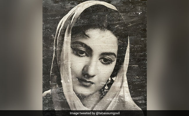 Woman Finds Vintage Bollywood Photos, Tabassum Responds To Her Pic