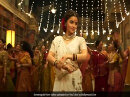 <i>Gangubai Kathiawadi</i> Teaser Gets A Shout Out From Shah Rukh Khan, Akshay Kumar, Priyanka Chopra And Other Stars <i>Gangubai Kathiawadi</i> Teaser Gets A Shout Out From Shah Rukh Khan, Akshay Kumar, Priyanka Chopra And Other Stars