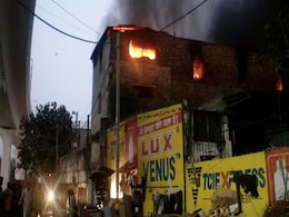 दिल्ली की प्लास्टिक फैक्ट्री में भीषण आग, एक की मौत दिल्ली की प्लास्टिक फैक्ट्री में भीषण आग, एक की मौत