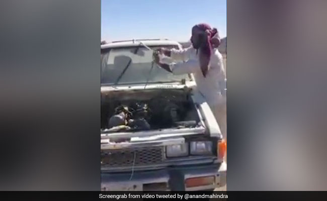 खराब हुई गाड़ी तो शख्स ने कार को 'घोड़ा बनाकर' दौड़ाया, आनंद महिंद्रा बोले - वाह क्या जुगाड़ है - देखें Video