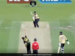 NZ vs Aus: IPL ऑक्शन में 14 करोड़ में बिके गेंदबाज की गेंद पर बल्लेबाज़ ने जड़ा धुआंधार छक्का, देखें पूरा Video NZ vs Aus: IPL ऑक्शन में 14 करोड़ में बिके गेंदबाज की गेंद पर बल्लेबाज़ ने जड़ा धुआंधार छक्का, देखें पूरा Video
