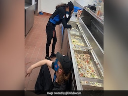 Picture Of Exhausted Domino’s Workers Went Viral; See How Internet Is Reacting Picture Of Exhausted Domino’s Workers Went Viral; See How Internet Is Reacting