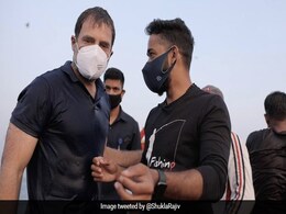 राहुल गांधी को बताया ‘देश के सबसे फिट नेता’, उनके ऐब्स और बाइसेप्स देख जनता कर रही तारीफ राहुल गांधी को बताया ‘देश के सबसे फिट नेता’, उनके ऐब्स और बाइसेप्स देख जनता कर रही तारीफ