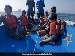 Prakash Raj ने बेटे संग गहरे समंदर में की फिशिंग, शेयर करते ही वायरल हुआ Video Prakash Raj ने बेटे संग गहरे समंदर में की फिशिंग, शेयर करते ही वायरल हुआ Video