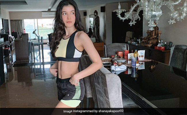 Shanaya Kapoor Strikes A Pose In Cool Colourblock Athleisure