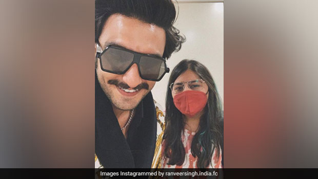Watch: Ranveer Singh Joins The 'Pawri Hori Hai' Trend With Gajar Ka Halwa
