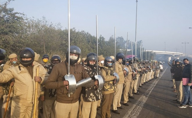 No Order For Metal Lathis: Delhi Police After Cops' Photo Goes Viral
